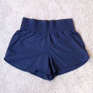 AbercrombieYPB Motion Tek Athleisure High Waisted Navy Short Large